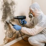 Jak skutecznie usunąć wilgoć ze ścian