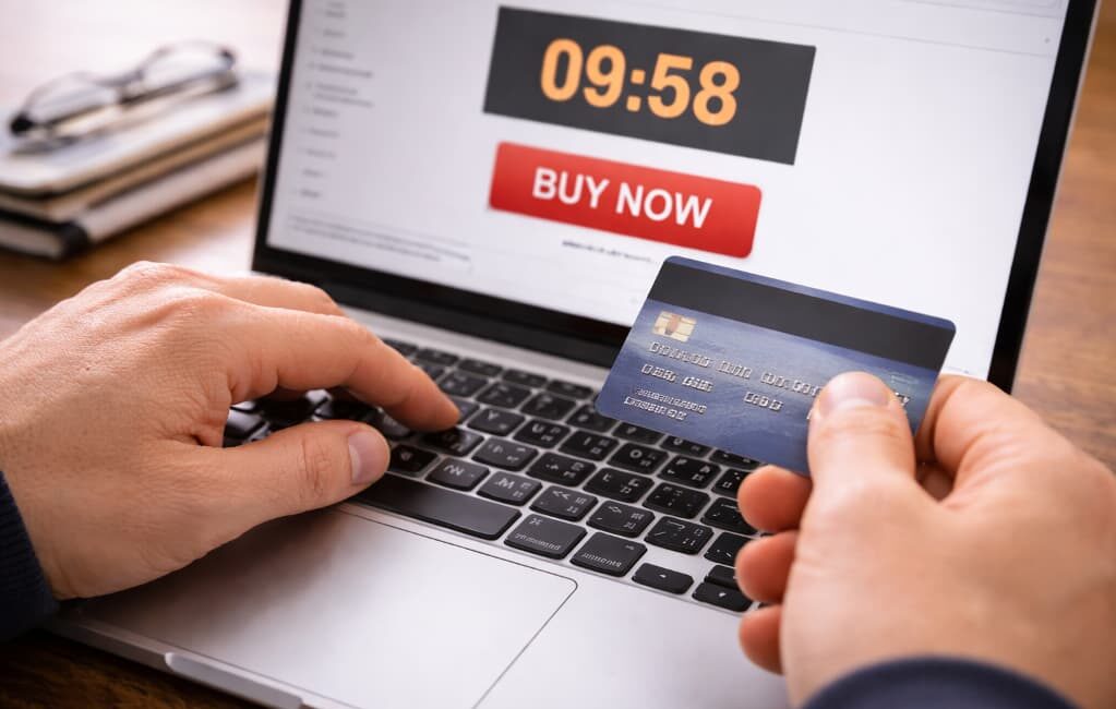 Dlaczego ludzie podejmują gorsze decyzje finansowe pod presją czasu